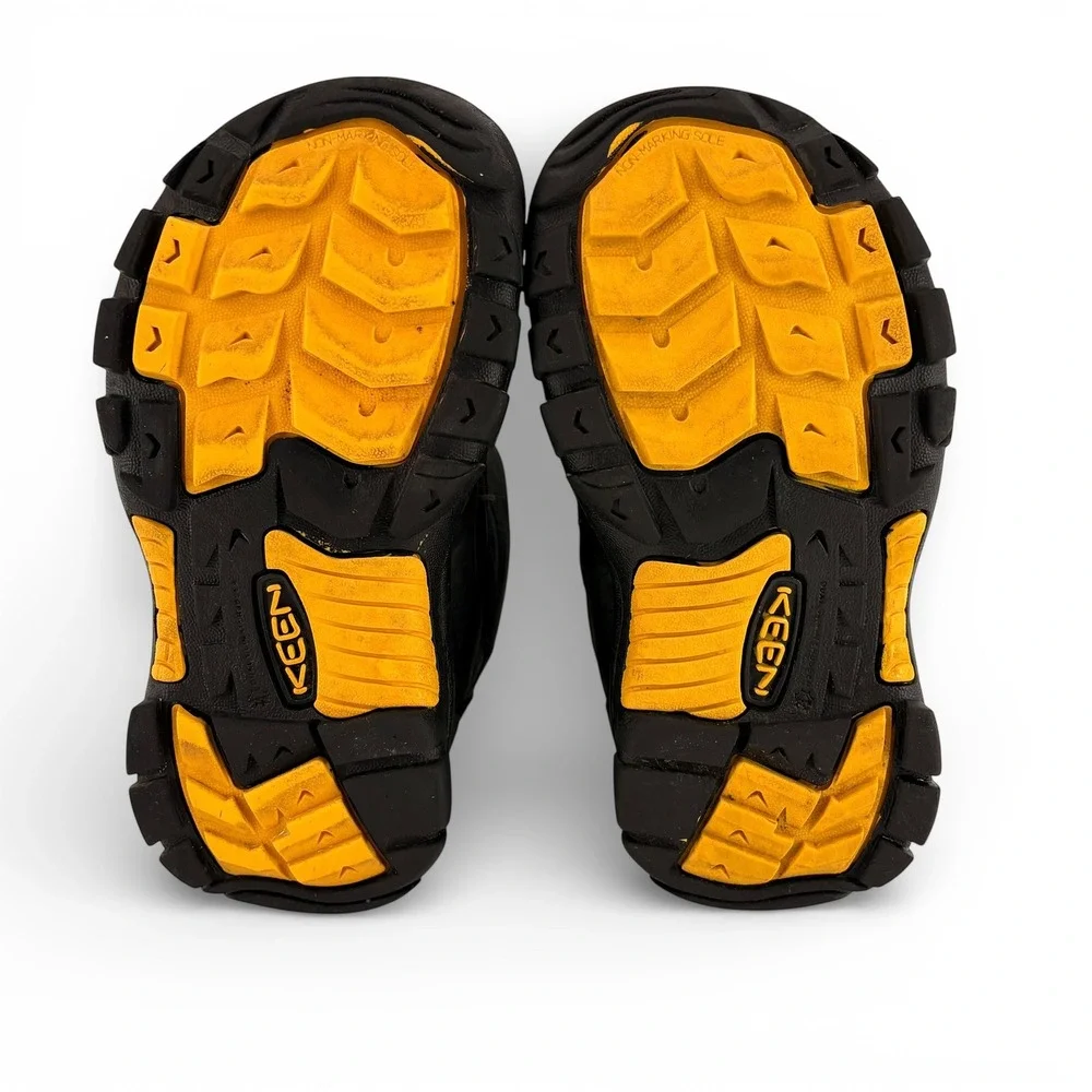 KEEN Kids Winter Boots Size 13 Waterproof 200g Insulated Black Yellow‎ Snow